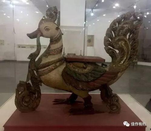 博物馆吃瓜吃雕塑