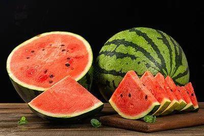 在瓜地吃瓜,夏日清凉美食之旅